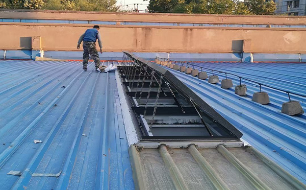 某区域性物流仓储中心武威排烟窗系统安装项目